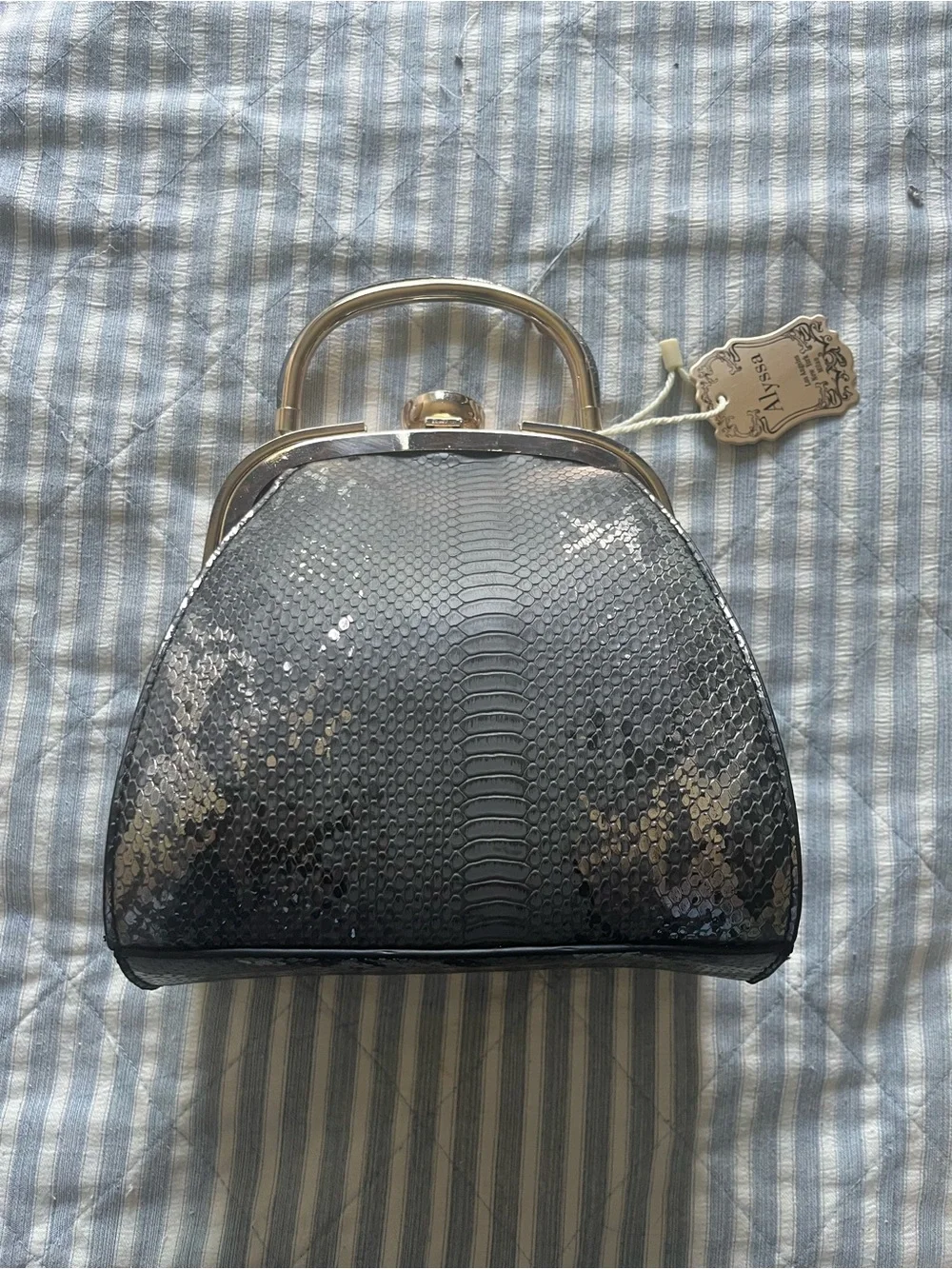 Alyssa elegant black